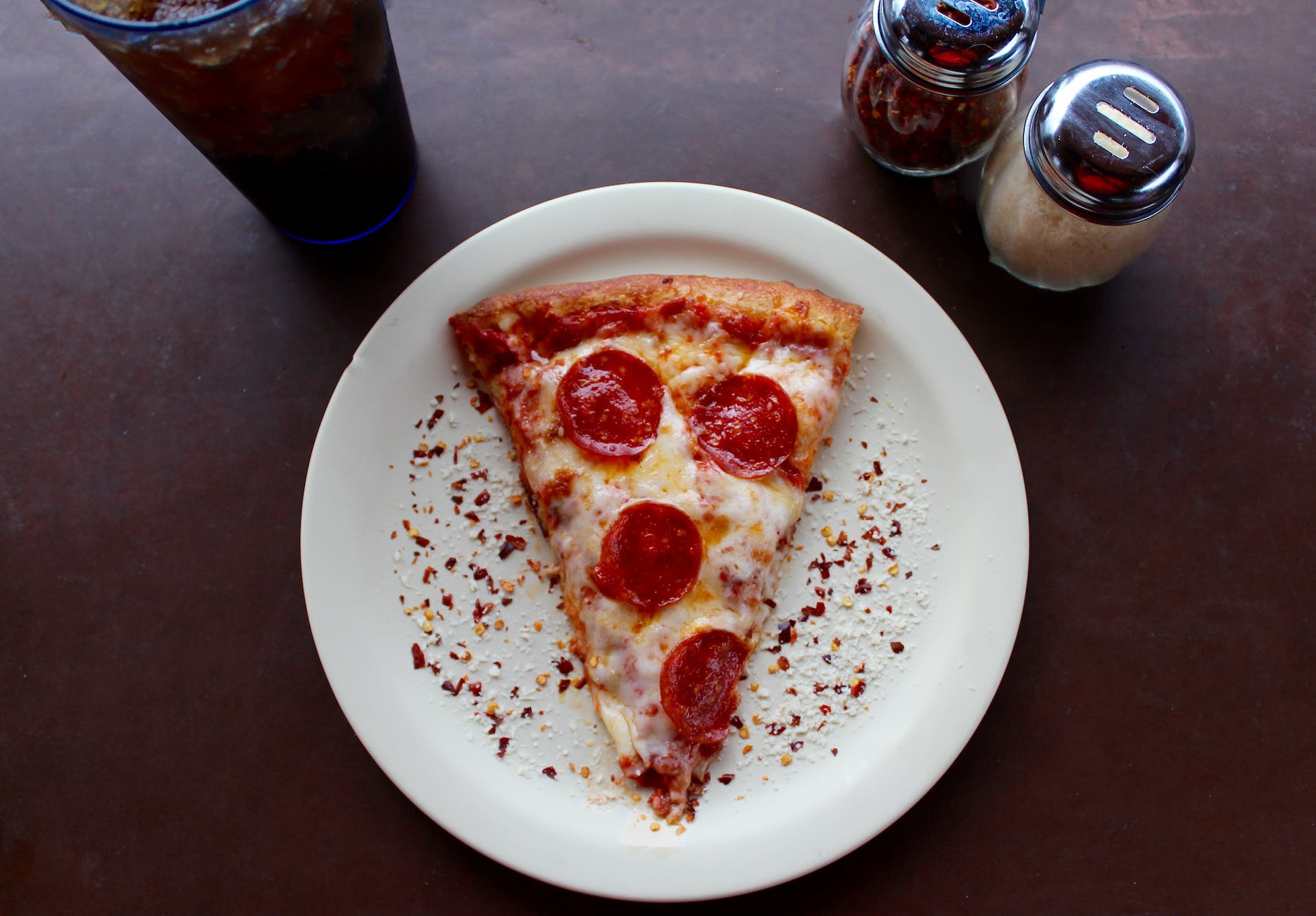 Finding cheap food and drinks in NYC - Sliced pepperoni pizza 

Photo by Sydney Troxell on Pexels.com